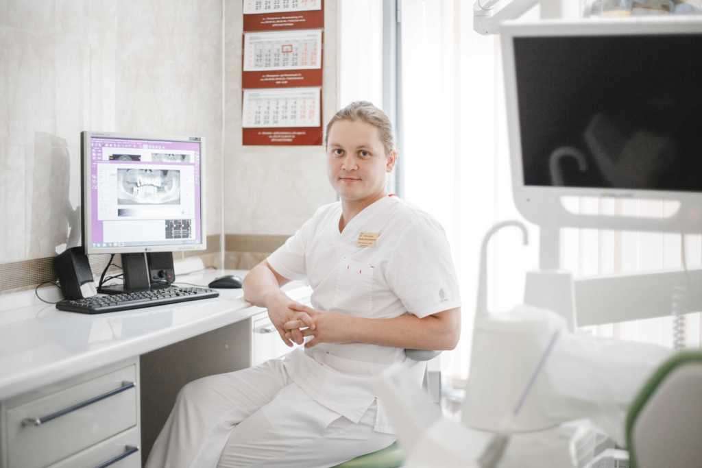 Имплантация зубов в СПб в стоматологической клинике Стомалюкс